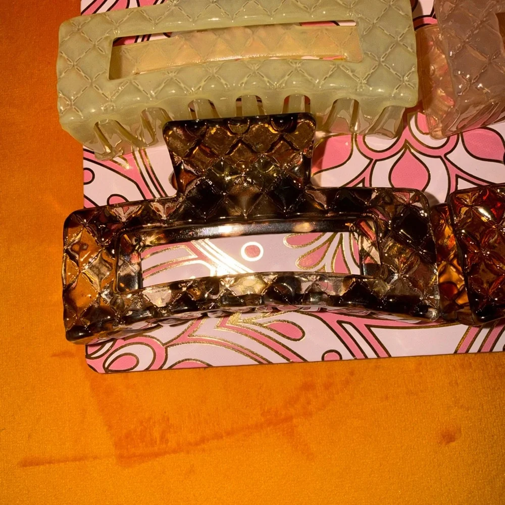 nOir Set of 4 Tortoiseshell & Neutral Rectangular Hair Clips - Picture 3 of 5